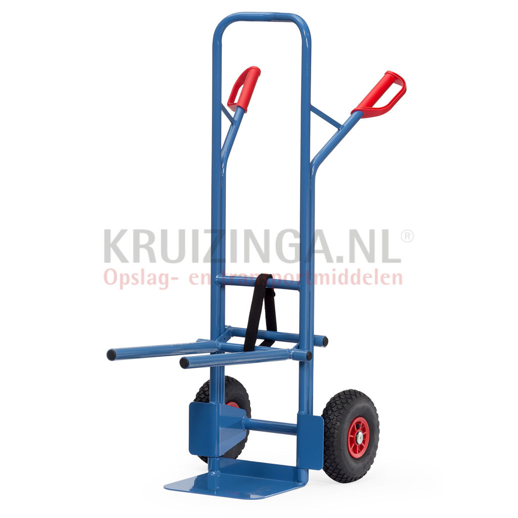 Kruizinga.nl - stoelen steekwagen bijvoorbeeld goed inzetbaar voor het uithalen van het terras