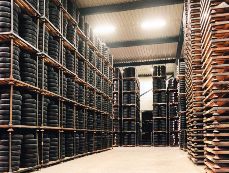 Tyre storage mobile storage rack stackable and foldable