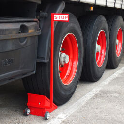 Veiligheidstoebehoren wielkeg voor vrachtwagen met waarschuwingsteken.  L: 475, B: 350, H: 1045 (mm). Artikelcode: 58-DL-KEG
