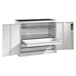 Cabinet workbenches with 2 hinged doors, 2 floors and 3 drawers.  W: 1200, D: 500, H: 1000 (mm). Article code: 5788315035-LW