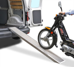 acces ramps access ramp straight aluminium 180 cm (per piece) Height difference:  20 - 50 cm.  L: 1800, W: 260, H: 80 (mm). Article code: 86R18-60
