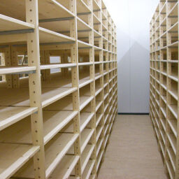 Houten stellingen aanbouwsectie