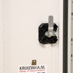Magazijnkasten gebruikt garderobekast 6 deuren (codeslot)