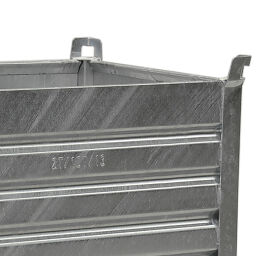 Caisse palette métallique construction compact avec quatre murs fermés