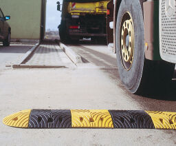Traffic marking Safety and marking accessories speed bump end piece up to 30 km/h - yellow.  W: 250, H: 30 (mm). Article code: 42.281.17.266
