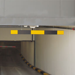 Absperrung Sicherheit und Markierung Sicherheit Markierung Höhenbegrenzer gelb/schwarz - 4000 mm breite.  L: 4000, H: 150 (mm). Artikelcode: 42.302.13.360