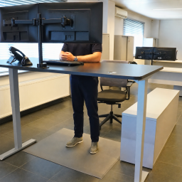 Anti-fatigue mats with gray grid structure