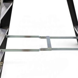 Gebrauchte Industrietreppe einseitig begehbar, 7 Stufen inkl. plattform