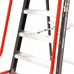 Gebrauchte Industrietreppe einseitig begehbar, 7 Stufen inkl. plattform