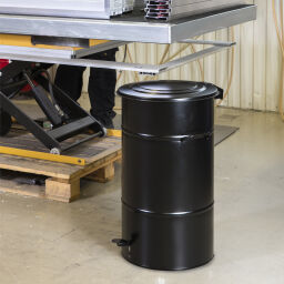 Waste bin Waste and cleaning metal waste bin with lid to pedal frame Article arrangement:  New.  L: 415, W: 415, H: 630 (mm). Article code: 96-KM70SF