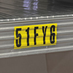 Borden en stickers Veiligheid en markering identificatielabels zelfklevend 0-9 Uitvoering:  zelfklevend 0-9.  B: 21, H: 56 (mm). Artikelcode: 51FY5-123