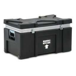 Sicherheitsbox Transportbehälter auf Rädern mit doppelte Schnellverschluß und Handgriffe.  L: 810, B: 430, H: 440 (mm). Artikelcode: 81-8136
