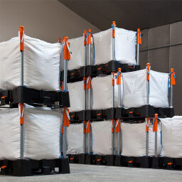 Big bag rack big-bag rack mit auslauf.  L: 1200, B: 1200, H: 2380 (mm). Artikelcode: 94-0000-2M3