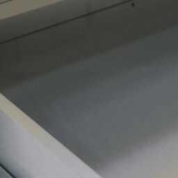 Gitterbox feste Konstruktion stapelbar mit 4 geschlossen Schubladen und Wände Spezialanfertigung.  L: 1240, B: 835, H: 970 (mm). Artikelcode: 99-003-GHB4-1-W