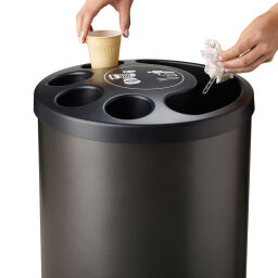 Gebruikte Afvalbak Afval en reiniging metalen afvalbak bekerinzamelaar Uitvoering:  bekerinzamelaar.  L: 390, B: 390, H: 780 (mm). Artikelcode: 8256213-GB
