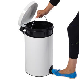 Abfallbehälter abfall und reinigung stahl mülltonne mit deckel auf ständer