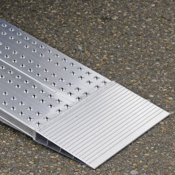acces ramps access ramp straight aluminium 200 cm (pair)  Height difference:  20 - 50 cm.  L: 2000, W: 300, H: 70 (mm). Article code: 8608101027
