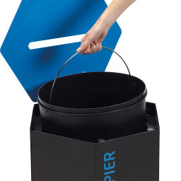 Abfallbehälter Abfall und Reinigung Mülltonne aus Stahl Deckel mit Einsatzöffnung Option:  mit Schloss.  L: 501, B: 435, H: 765 (mm). Artikelcode: 8259040