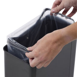 Afvalbak Afval en reiniging metalen afvalbak sorteerinstallatie Inhoud (ltr):  20.  L: 140, B: 270, H: 590 (mm). Artikelcode: 8256165