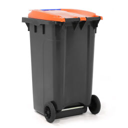 Plastic waste container waste and cleaning accessories lid