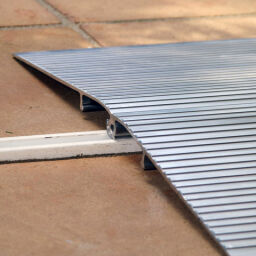 Verladeschienen/Auffahrrampen Schwellenplatte Aluminium Klappbar 1.5 tot 6 cm.  L: 600, B: 700,  (mm). Artikelcode: 8630710000