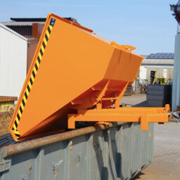 Automatic tilting Tilting container automatic tilting container with automatic and/or manuel release Volume (ltr):  900.  L: 1310, W: 1580, H: 970 (mm). Article code: 31SK-900-V