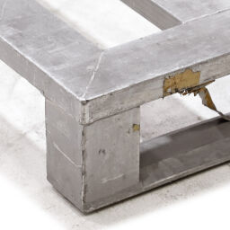 Pallet aluminium pallet 4-sided used.  L: 1200, W: 800, H: 150 (mm). Article code: 98-4551GB