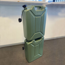 Barrels plastic canister UN-approved suitable for fuel.  L: 340, W: 150, H: 485 (mm). Article code: 53-TB-AC20-UN
