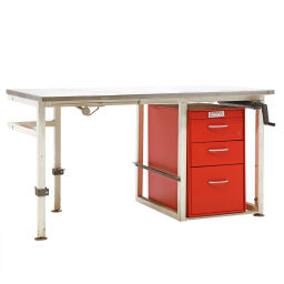 Gebruikte Werktafel werkbank in hoogte verstelbaar.  B: 1500, D: 800, H: 840 (mm). Artikelcode: 98-5530GB