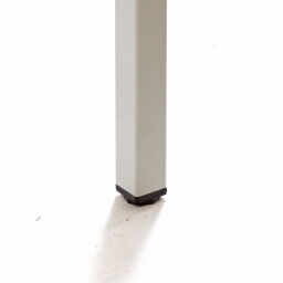 Gebruikte Werktafel kantinetafel op poten met steldoppen.  B: 2000, D: 800, H: 750 (mm). Artikelcode: 77-A106627