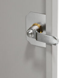 Gebruikte Kast lockerkast 3 deuren (hangsluiting).  B: 890, D: 500, H: 1900 (mm). Artikelcode: 45-WRC3-P-HS-GB