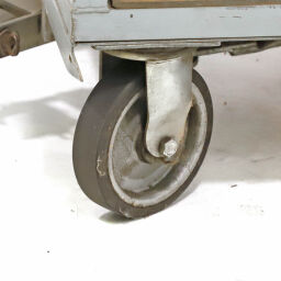 Gebruikte Magazijnwagen gebruikt Magazijnwagen langmateriaal wagen dubbele besturing, koppelbaar.  L: 1830, B: 850, H: 1370 (mm). Artikelcode: 98-5827GB