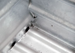 Stapelboxen Stahl feste Konstruktion Stapelbehälter Facheinteilung + inkl. Deckel Spezialanfertigung.  L: 1240, B: 840, H: 670 (mm). Artikelcode: 99-2951