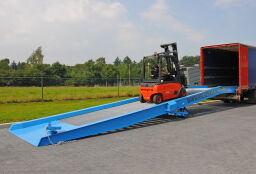 Container Loading Ramp mobile adjustable in height Rental.  L: 12000, W: 2280, H: 980 (mm). Article code: H99-3207