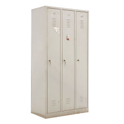 Cabinet wardrobe 3 doors (cylinder lock) used.  W: 890, D: 500, H: 1800 (mm). Article code: 98-5895GB