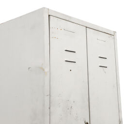 Gebruikte kast garderobekast 2 deuren (hangsluiting) op poten 