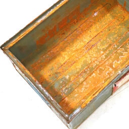 Bac à bec acier gerbable avec poignées d'occasion Traitement de surface:  laqué et avec dégât (utilisation).  L: 470, L: 320, H: 200 (mm). Code d’article: 98-2536GB