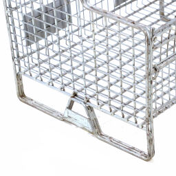 Wire basket fixed construction stackable 1 flap at 1 long side used.  L: 780, W: 570, H: 480 (mm). Article code: 98-6336GB
