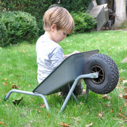 Wheelbarrow Matador kids wheelbarrow  pneumatic tyre 260*85 mm Article arrangement:  New.  L: 1000, W: 385, H: 350 (mm). Article code: 6313736