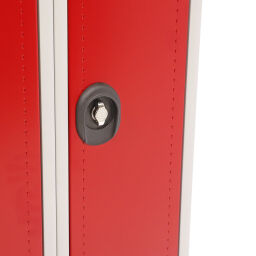 Gebruikte kast garderobekast 3 deuren (hangsluiting)
