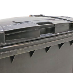 Waste container waste and cleaning suitable for admission through din adapter with hinging lid and foot pedal