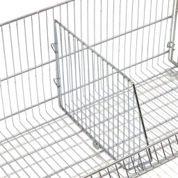 Wire basket with separation wall with grip opening