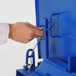 Automatic tilting automatic tilting container with sieve + draw-off tap