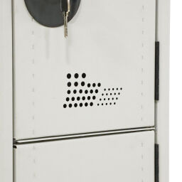 Gebruikte kast garderobekast 4 deuren (cilindersluiting)