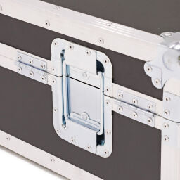 Flightcase with double closure and handle