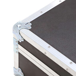 Flightcase with double closure and handle