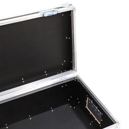 Flightcases met dubbele sluiting en handgrepen