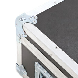 Flightcases met dubbele sluiting en handgrepen
