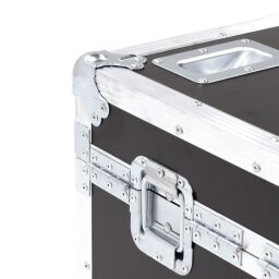Flightcases met dubbele sluiting en handgrepen