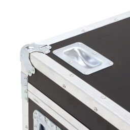 Flightcases met dubbele sluiting en handgrepen